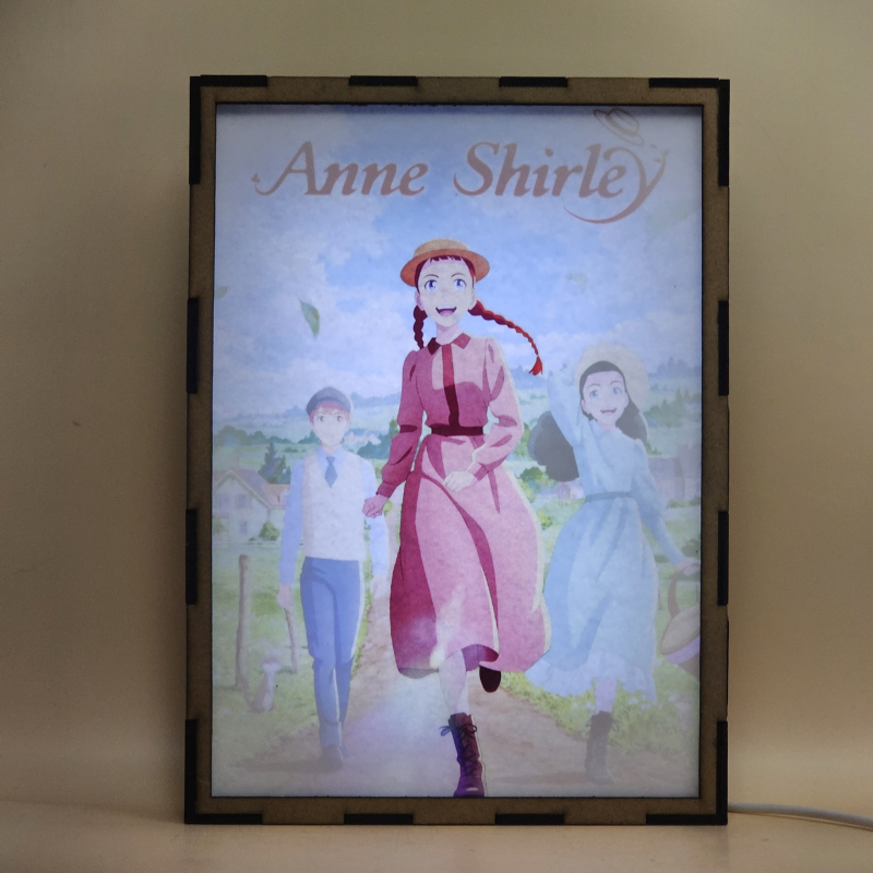 Lámpara LED de Ana de las Tejas Verdes con Anne Shirley en una escena de Avonlea - Galeria