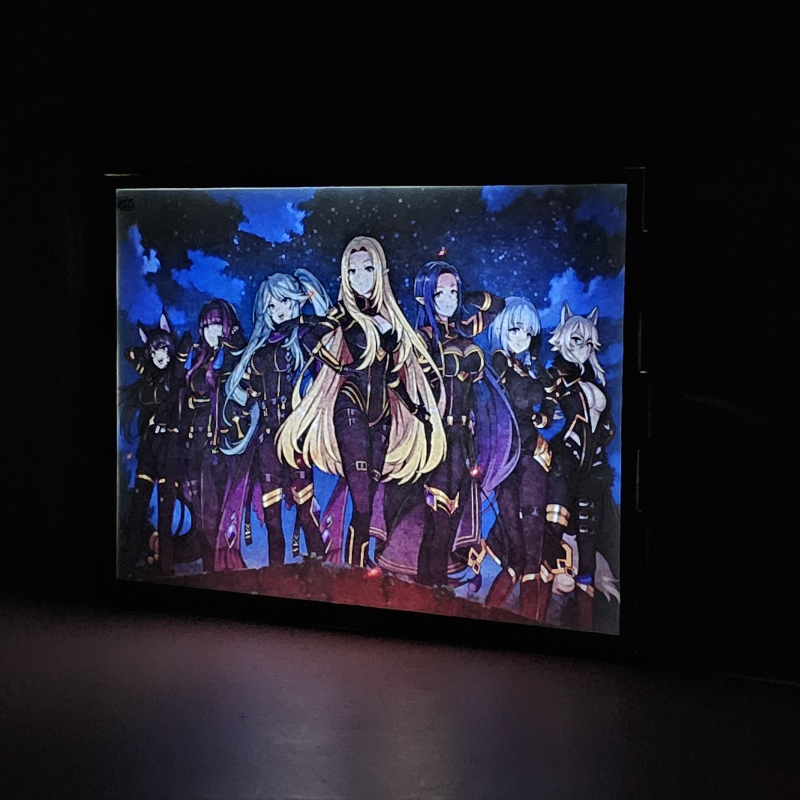 Lámpara ánime/manga  The Eminence in Shadow  con doble imagen del grupo Alpha, Gamma, Beta, Delta, Epsilon, Zeta y Eta, vista encendida, donde se revela la ilustración completa al encender la luz LED.