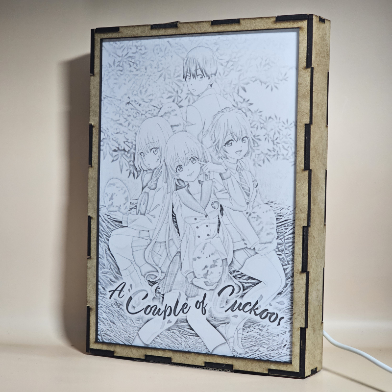 Lámpara ánime/manga  Una pareja de cucos  con doble imagen del grupo Nagi Umino, Erika Amano, Hiro Segawa y Sachi Umino, vista apagada, se esconde la imágen de atras.