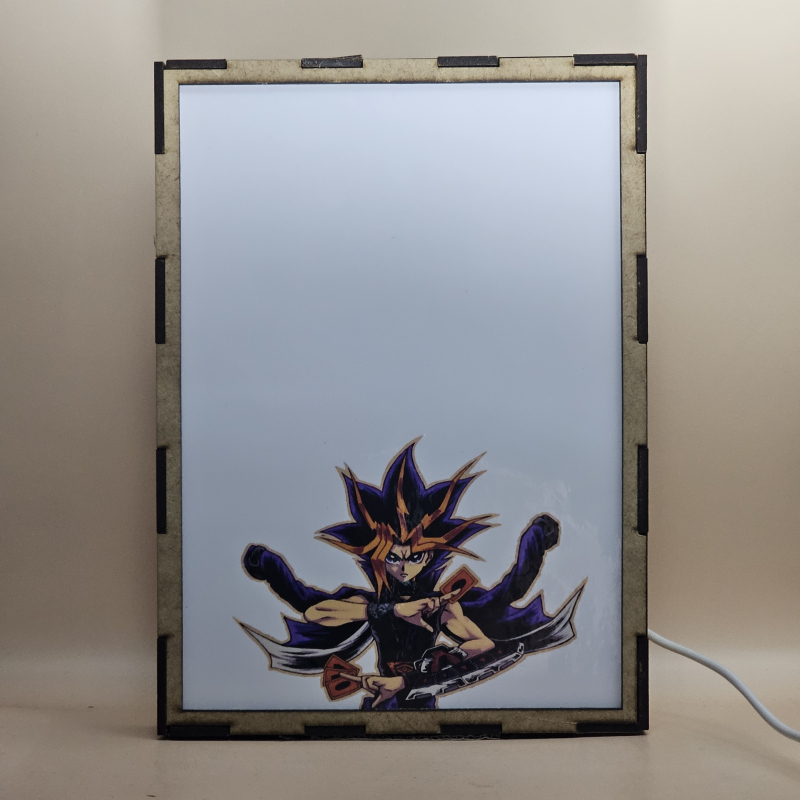 Lámpara ánime/manga  Yu-Gi-Oh!  con doble imagen del personaje Yugi Muto, vista apagada, se esconde la imágen de atras.