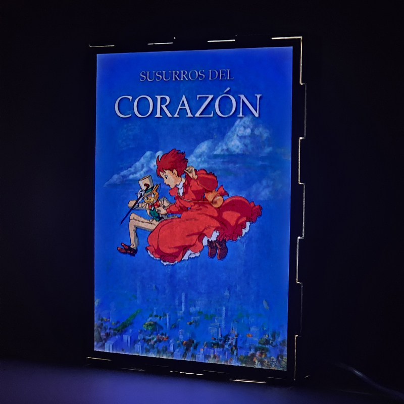 Lámpara ánime  Susurros del corazón  con doble imagen de la pareja Shizuku Tsukishima y Baron Humbert Von Gikkingen, vista encendida, donde se revela la ilustración completa al encender la luz LED.