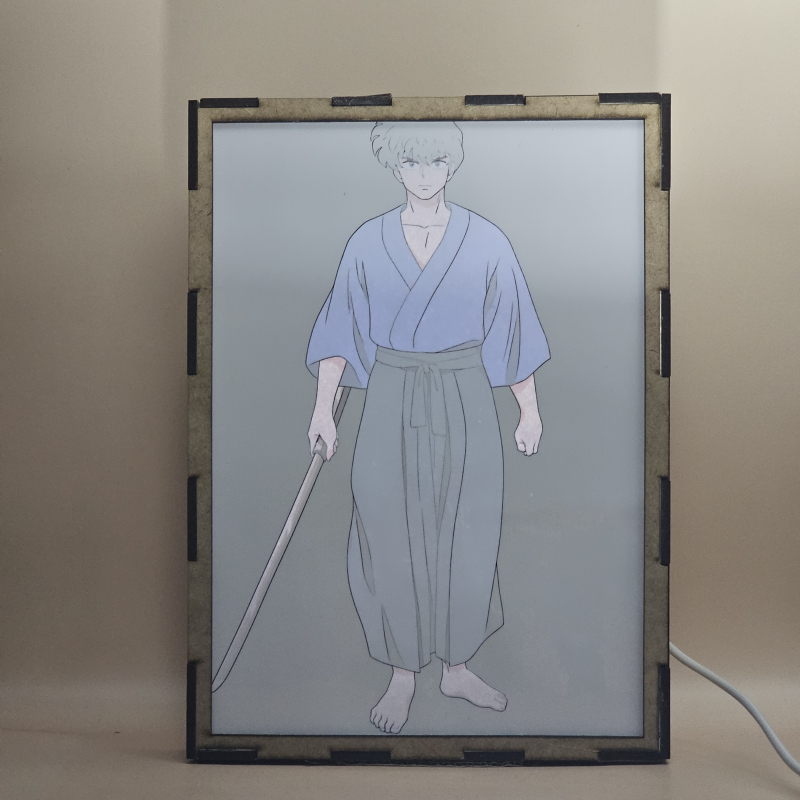 Lámpara ánime/manga  Ranma y medio  con doble imagen del personaje Tatewaki Kuno, vista encendida, con luz ambiente, donde se revela la ilustración completa al encender la luz LED.