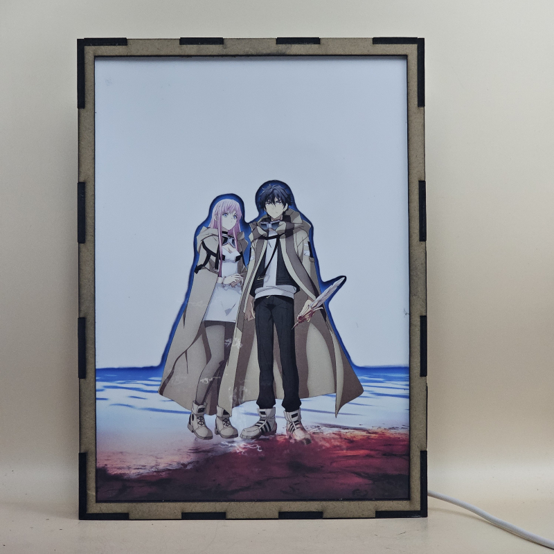 Lámpara LED de Adonis y Doroka de The Kingdoms of Ruin con fondo oscuro revelado al encenderse - Galeria