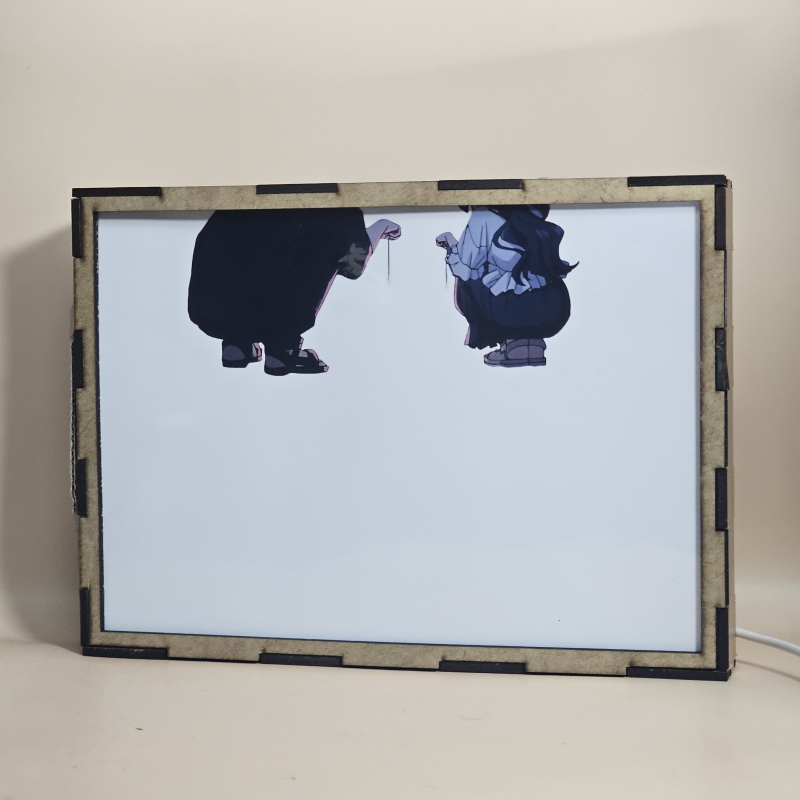 Lámpara ánime/manga  Kaoru Hana wa Rin to Saku  con doble imagen de la pareja Kaoruko Waguri y Rintaro Tsumugi, vista apagada, se esconde la imágen de atras.