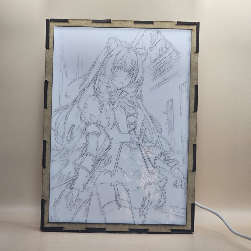 Lámpara ánime/manga  El héroe del escudo  con doble imagen del personaje Raphtalia, vista apagada, se esconde la imágen de atras.