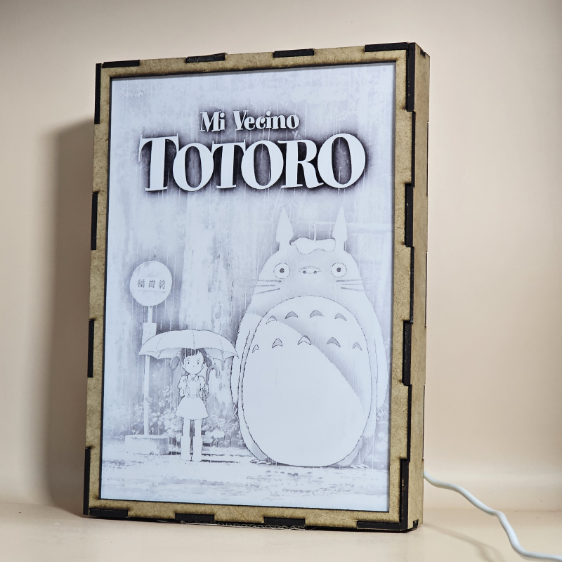 Lámpara ánime  Mi vecino totoro  con doble imagen de la pareja Totoro y Mei Kusakabe, vista apagada, se esconde la imágen de atras.