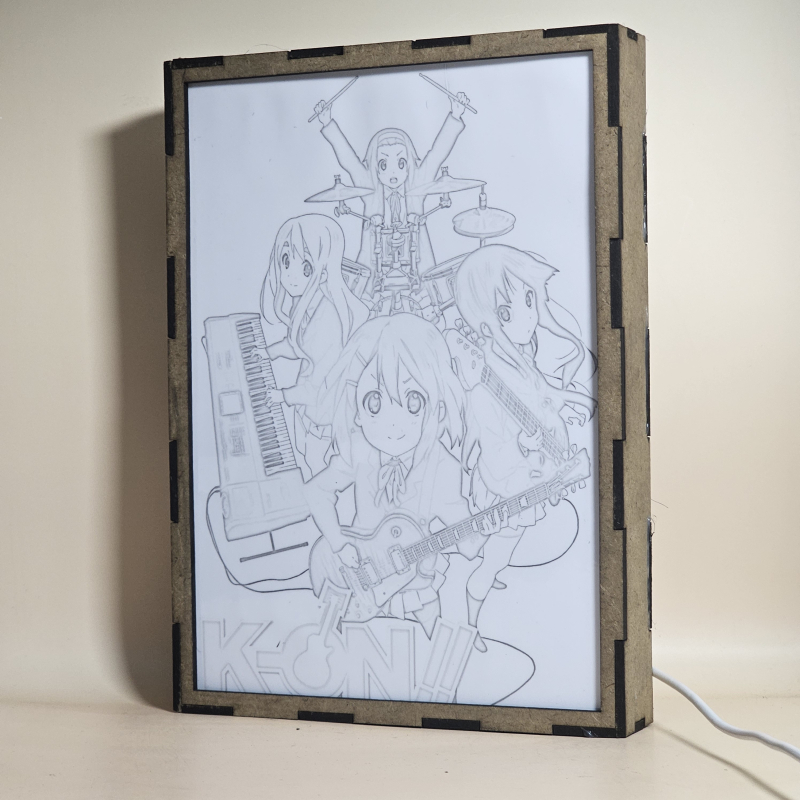 Lámpara ánime/manga  K-ON!  con doble imagen del grupo Yui Hirasawa, Mio Akiyama, Ritsu Tainaka y Tsumugi Kotobuki, vista apagada, se esconde la imágen de atras.