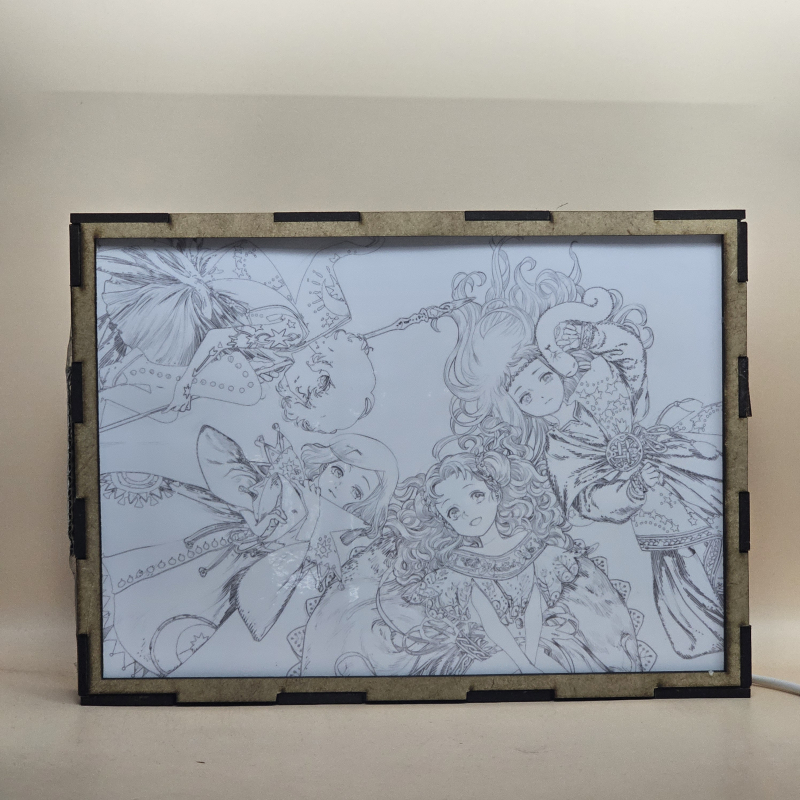 Lámpara ánime/manga  Witch Hat Atelier  con doble imagen del grupo Coco, Agott, Tetia y Richeh, vista apagada, se esconde la imágen de atras.