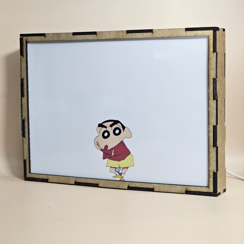 Lámpara ánime/manga  Shin Chan: ¡Los adultos contraatacan!  con doble imagen del grupo Himawari Nohara, Hiroshi Nohara, Misae Nohara, Shin-chan, Masao, Boo-chan, Ken, Chako, Kazama-kun y Nené, vista apagada, se esconde la imágen de atras.