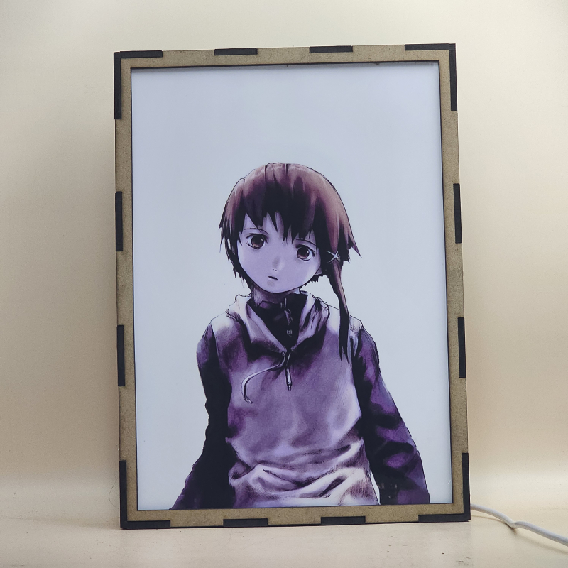 Lámpara ánime/manga  Serial experiments lain  con doble imagen del personaje Lain Iwakura, vista apagada, se esconde la imágen de atras.