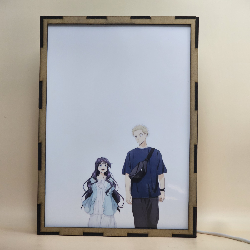 Lámpara ánime/manga  Kaoru Hana wa Rin to Saku  con doble imagen de la pareja Kaoruko Waguri y Rintaro Tsumugi, vista apagada, se esconde la imágen de atras.
