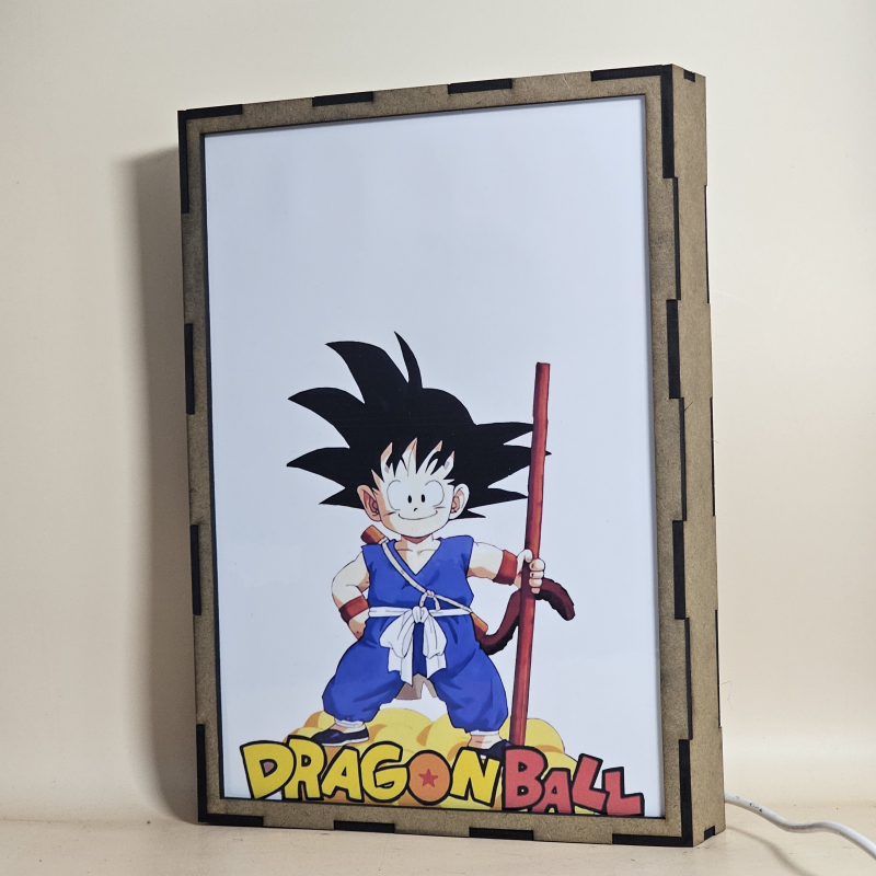 Lámpara ánime/manga  Dragon Ball  con doble imagen del grupo Son Goku, Bulma, Maestro Roshi, Yamcha, Puar y Oolong, vista apagada, se esconde la imágen de atras.