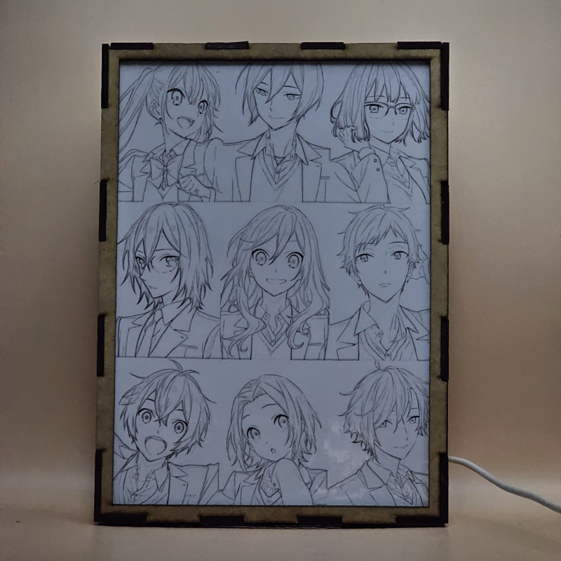 Lámpara ánime/manga  Horimiya  con doble imagen del grupo Kyoko Hori, Izumi Miyamura, Remi Ayasaki, Kakeru Sengoku, Sakura Kōno, Tōru Ishikawa, Yuki Yoshikawa, Shū Iura y Akane Yanagi, vista apagada, se esconde la imágen de atras.