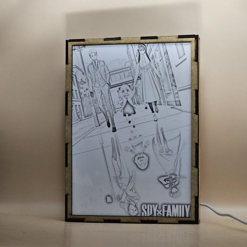 Lámpara ánime/manga  Spy x Family  con doble imagen del grupo Loid Forger, Anya Forger y Yor Forger, vista apagada, se esconde la imágen de atras.