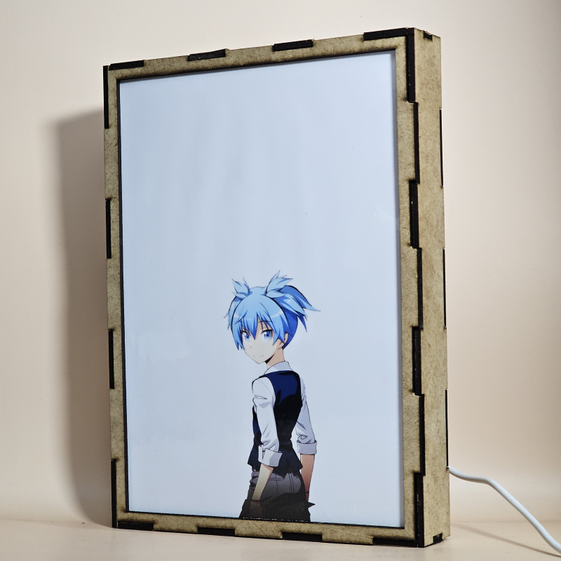 Lámpara ánime/manga  Assassination Classroom  con doble imagen del grupo Koro-sensei, Nagisa Shiota, Karma Akabane y Kayano Kaede, vista apagada, se esconde la imágen de atras.