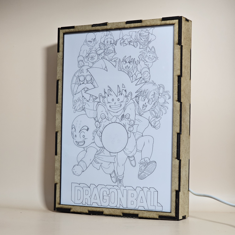 Lámpara ánime/manga  Dragon Ball  con doble imagen del grupo Son Goku, Piccolo, Krillin, Bulma, Maestro Roshi, Yamcha, Puar, Oolong, Ten Shin Han y Chaoz, vista apagada, se esconde la imágen de atras.