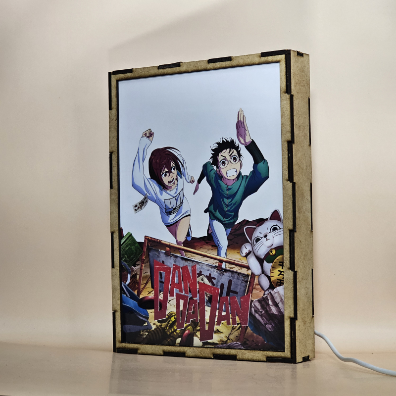 Lámpara ánime/manga  DAN DA DAN  con doble imagen de la pareja Okarun y Momo Ayase, vista apagada, se esconde la imágen de atras.