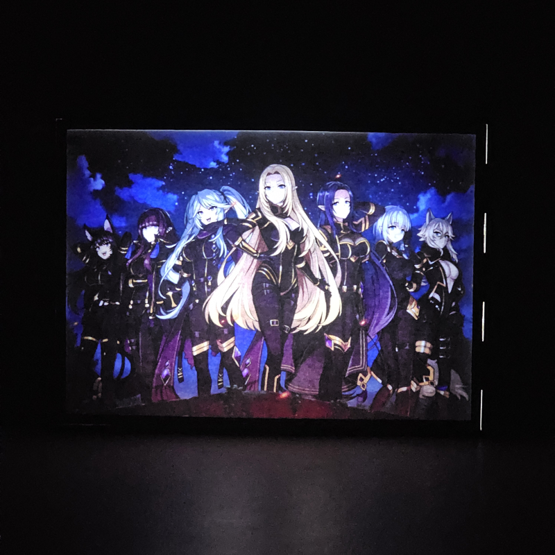 Lámpara ánime/manga  The Eminence in Shadow  con doble imagen del grupo Alpha, Gamma, Beta, Delta, Epsilon, Zeta y Eta, vista encendida, donde se revela la ilustración completa al encender la luz LED.