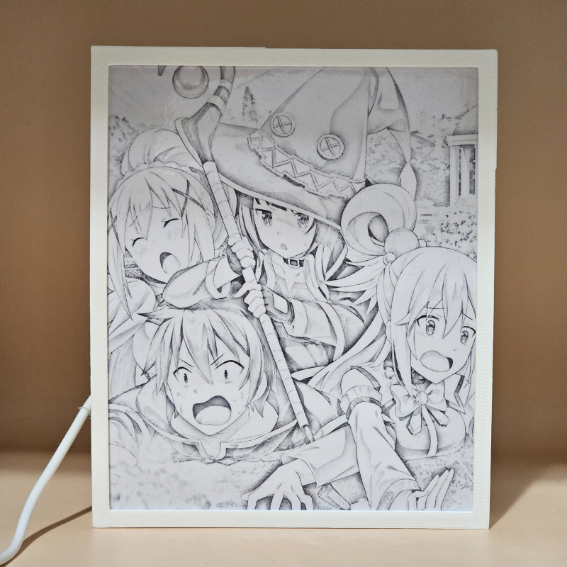 Lámpara ánime/manga  KonoSuba  con doble imagen del grupo Megumin, Kazuma Satō, Darkness y Aqua, vista apagada, se esconde la imágen de atras.