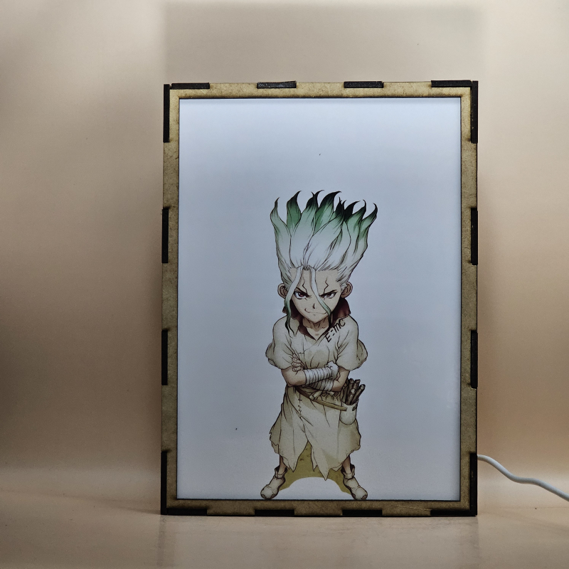 Lámpara ánime/manga  DR. Stone  con doble imagen del grupo Senkuu Ishigami, Kohaku, Gen Asagiri, Chrome, Ruri, Suika, Ginro, Kinro y Kaseki, vista apagada, se esconde la imágen de atras.