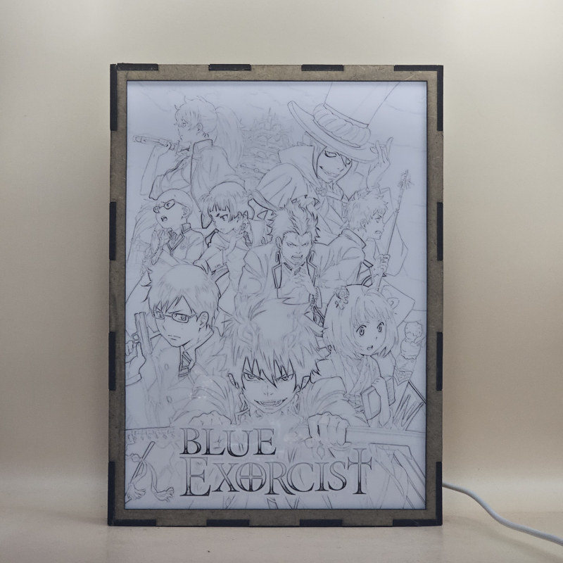 Lámpara ánime/manga  Blue Exorcist  con doble imagen del grupo Rin Okumura, Yukio Okumura, Shiemi Moriyama, Ryuji Suguro, Izumo Kamiki, Renzo Shima, Konekomaru Miwa, Mephisto Pheles y Shura Kirigakure, vista apagada, se esconde la imágen de atras.