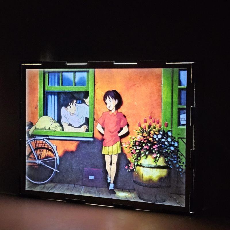 Lámpara ánime  Susurros del corazón  con doble imagen del grupo Shizuku Tsukishima, Baron Humbert Von Gikkingen y Amasawa Seiji, vista encendida, donde se revela la ilustración completa al encender la luz LED.